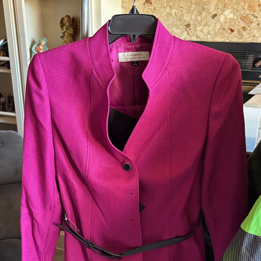Tahari Women's Pink & Black Suit